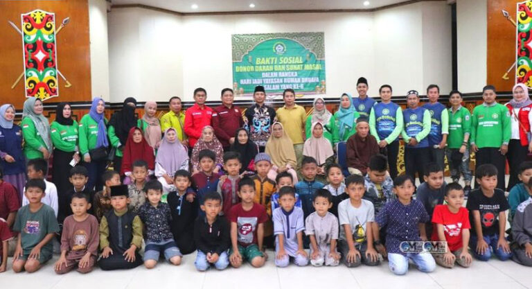 Asisten I Setda Mura Buka Baksos Donor Darah dan Sunat Massal