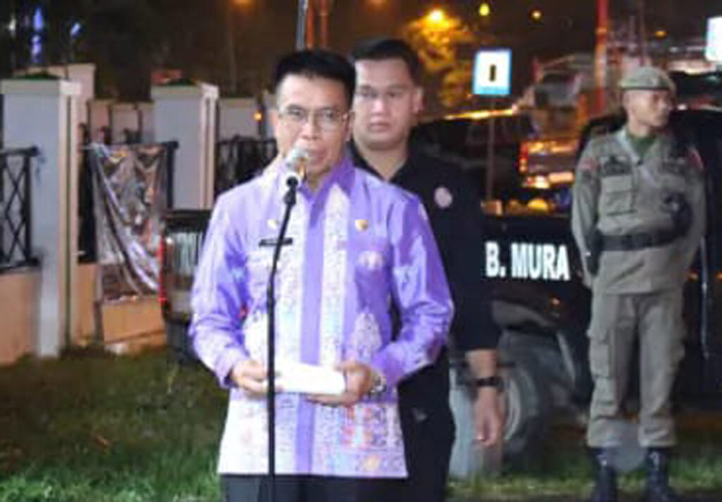 Lepas Peserta Pawai Obor, Pj Bupati Mura Ingatkan Pentingnya Jaga Persatuan dan Kesatuan