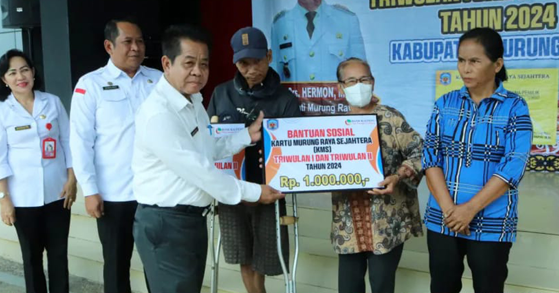 Pj Sekda bersama Plt Kadis Sosial Buka Acara Penyaluran Bantuan KMS Triwulan I dan II