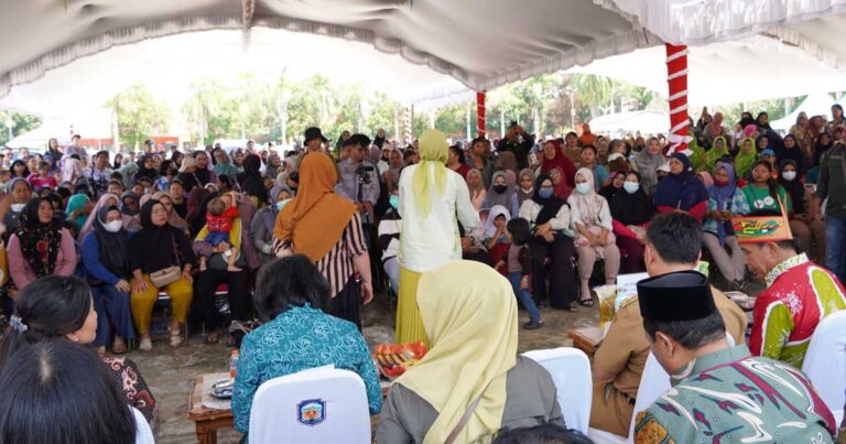 Tekan Inflasi, Gubernur Buka Pasar Murah di Kabupaten Mura