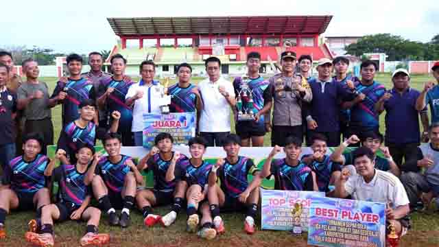 Pj Bupati Tutup Turnamen Sepak Bola Liga Pelajar Tingkat SMA Sederajad se-Kabupaten Mura