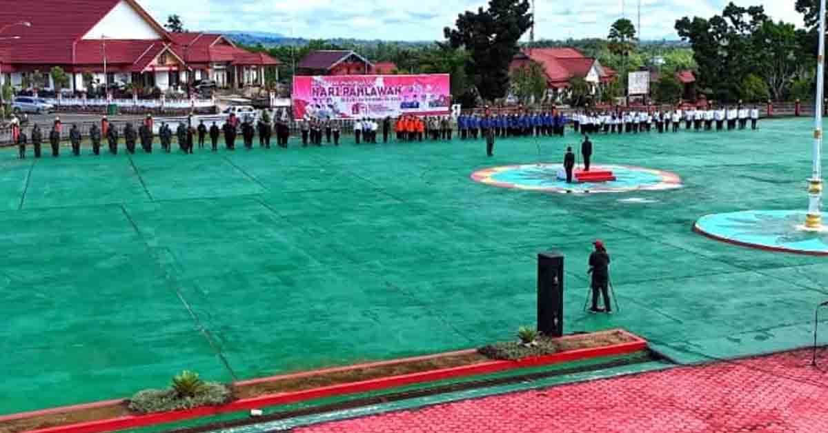 Asisten I Setda Mura Inspektur Upacara Peringatan Hari Pahlawan