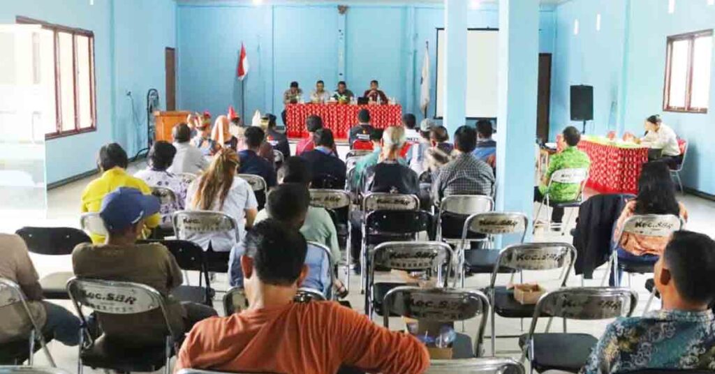 Pj Sekda Pantau Kesiapan Pilkada di Kecamatan Sumber Barito dan Permata Intan