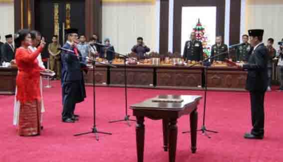 Pelantikan Dua Anggota DPRD Kalteng, Arton Tekankan Pentingnya Kolaborasi dan Sinergi