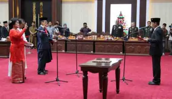 Pelantikan Dua Anggota DPRD Kalteng, Arton Tekankan Pentingnya Kolaborasi dan Sinergi