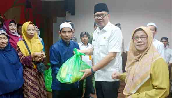 Sambut Ramadan, Majelis Talim Assamkiyah Dislutkan Kalteng Bagikan 100 Paket Sembako
