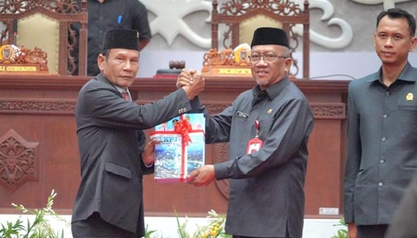 Plt Sekda Sampaikan Pidato LKPJ Gubernur Akhir TA 2024 pada Rapur DPRD Kalteng