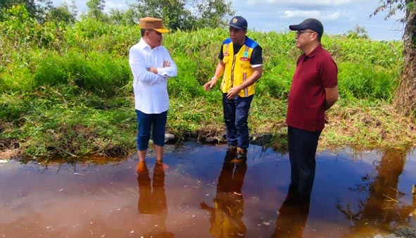 Kepala BAPPERIDA Dampingi Gubernur Kalteng Tinjau Perbaikan Jalan Lingkar Luar
