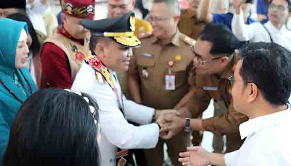Tiba di Palangka Raya, Gubernur dan Wagub Kalteng Turut Disambut ASN Dislutkan