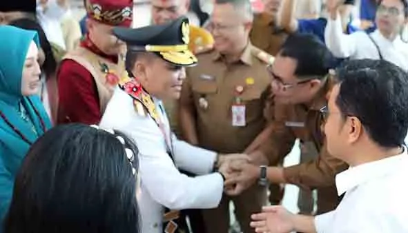Tiba di Palangka Raya, Gubernur dan Wagub Kalteng Turut Disambut ASN Dislutkan
