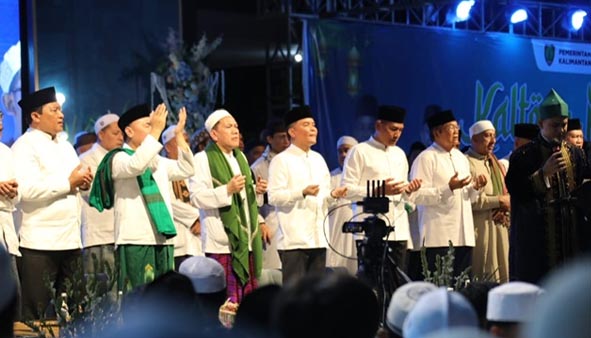 Antusiasme Ribuan Masyarakat Hadiri Buka Puasa Bersama Gubernur Kalteng dan Pangdam XII/ Tanjungpura