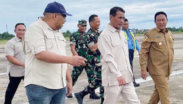Wagub Kalteng Sambut Kedatangan Mentan RI di Bandara Tjilik Riwut