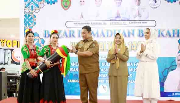 Buka Bazzar Ramadan DPD IWAPI Kalteng, Wagub Edy Pratowo : Peran wanita dalam pembangunan sangat membantu pemerintah