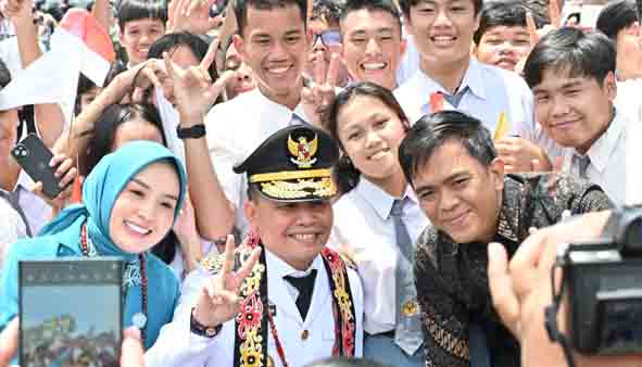 Tiba di Palangka Raya, Gubernur dan Wakil Gubernur Kalteng Disambut Ratusan Pelajar dan Mahasiswa