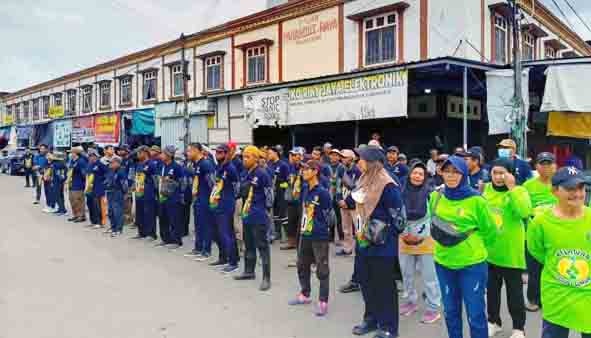 Peringati HPSN 2025, DLH Kalteng Gelar Aksi Bersih-Bersih Kawasan Pasar Besar Palangka Raya
