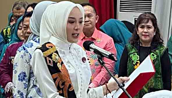 Ny Aisyah Thisia Agustiar Sabran Lantik Ketua Dekranasda 12 Kabupaten/Kota se-Kalteng