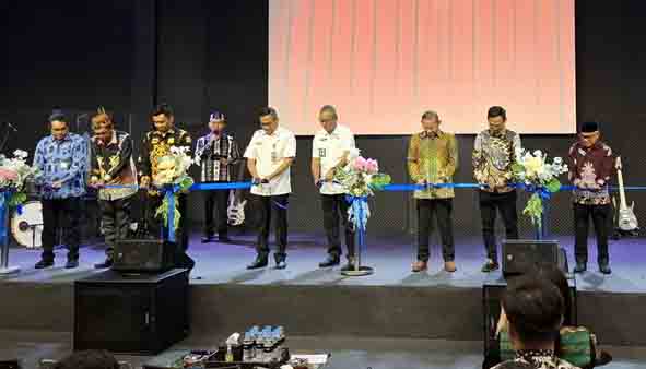 Kepala BAPPERIDA Leonard S Ampung Hadiri Peresmian Gedung GMS Palangka Raya