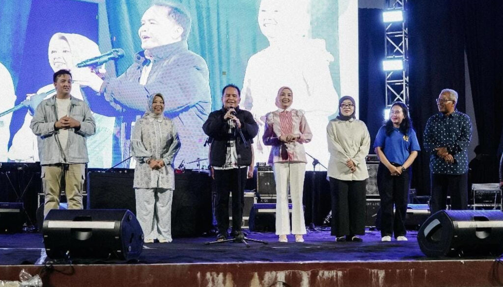 Gubernur Didampingi Ketua TP PKK Kalteng Hadiri Hiburan Rakyat Semarak Hari Kemenangan