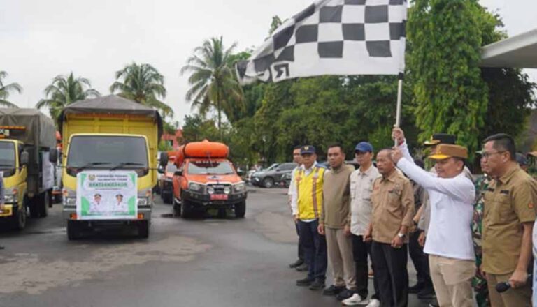 Lepas Bantuan Darurat Bencana, Gubernur Sampaikan Keprihatinannya Terhadap Banjir di Wilayah Barito