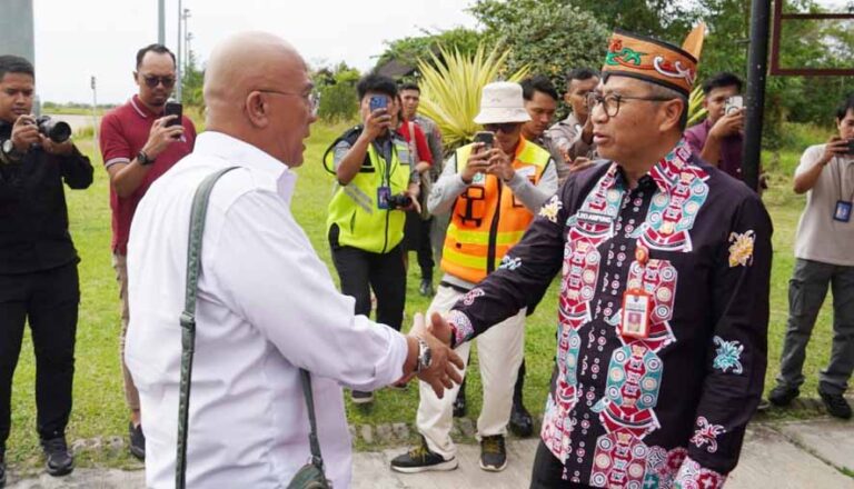 Plt Sekda Kalteng Sambut Kedatangan Komisi XII DPR RI di Bandara Tjilik Riwut