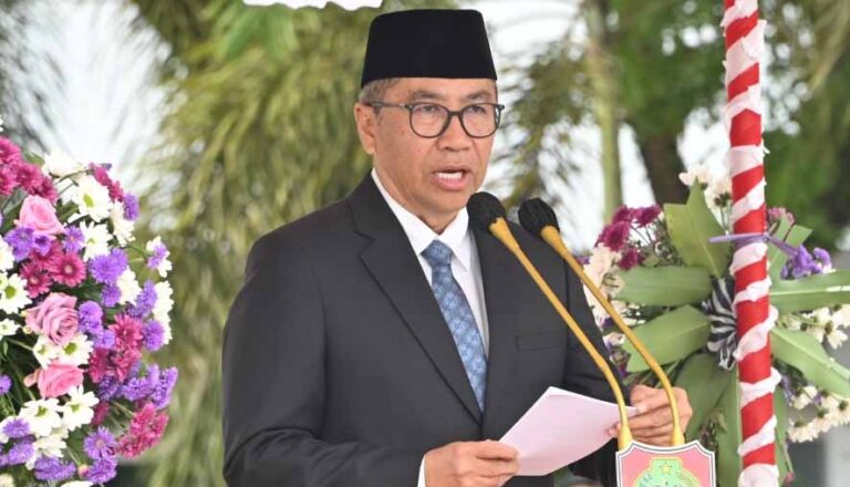 Plt Sekda Pimpin Upacara Peringatan Hari Otonomi Daerah Lingkup Pemprov Kalteng