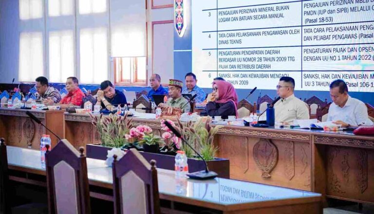 Rapat Perdana Pembahasan Pengelolaan Pertambangan Mineral DPRD dan Pemprov Kalteng