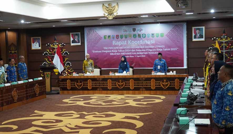 Asisten Ekbang Sri Widanarni Hadiri Rakor dan Evaluasi Program Kerja TPAKD Wilayah Kalteng