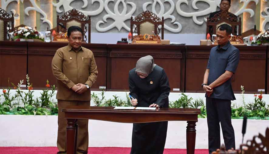 Wagub Edy Pratowo Sampaikan Pidato Gubernur Pada Rapur DPRD Kalteng