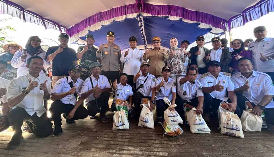 Pemprov Kalteng Gelar Pasar Murah di Desa Lupak Dalam Kabupaten Kapuas