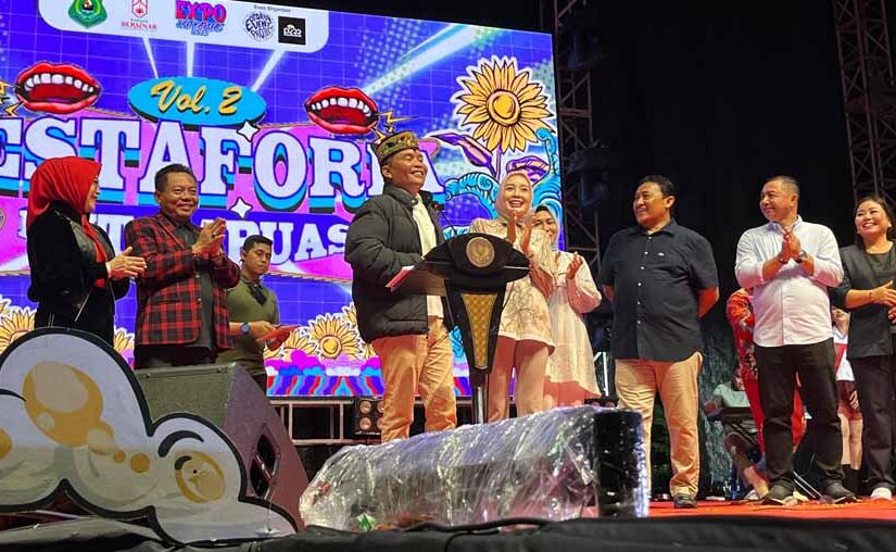 Gubernur Kalteng Hadiri Malam Puncak Hiburan Rakyat “PESTAFORIA” Harjad ke-219 Kota Kuala Kapuas dan HUT Pemkab Kapuas ke-74