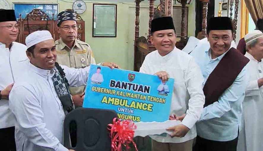 Gubernur Agustiar Sabran Serahkan Bantuan Dua Unit Ambulance ke Pengurus Masjid Luthfillah