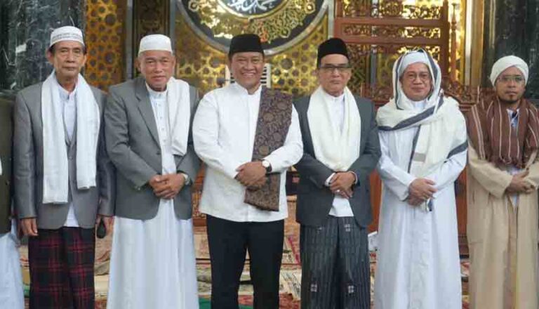 Wagub Edy Pratowo Salat Iduladha 1446 Hijriah di Masjid Raya Darussalam Palangka Raya
