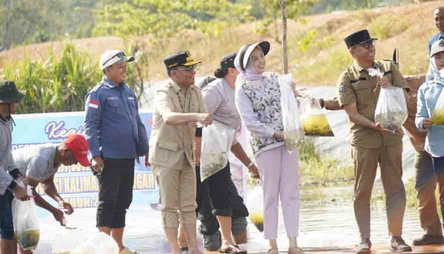 Gubernur Kalteng Tinjau Restocking Benih Ikan di Embung BWS Kalimantan II