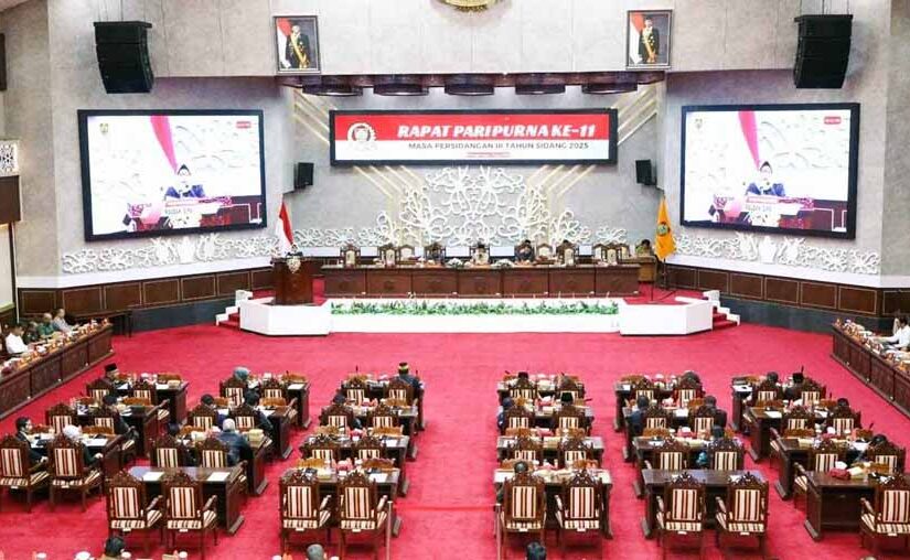 Ketua DPRD Sampaikan Seluruh Fraksi Dukung Raperda RPJMD yang Disampaikan Gubernur Kalteng