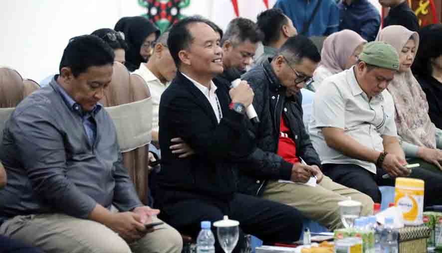 Usai Nobar Indonesia vs Jepang, Gubernur Dialog Santai Dengan Awak Media dan Mahasiswa