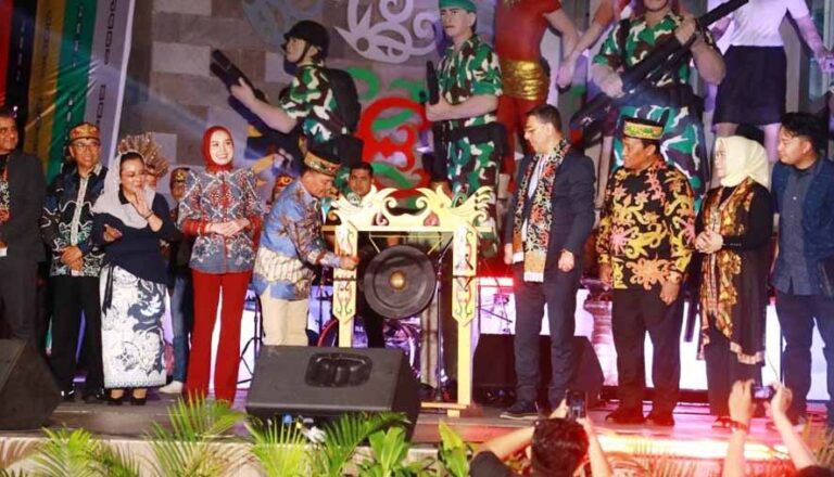 Gubernur Kalteng Resmikan Car Free Night Huma Betang Night Bentuk Komitmen Pemprov Dukung UMKM dan Budaya Lokal