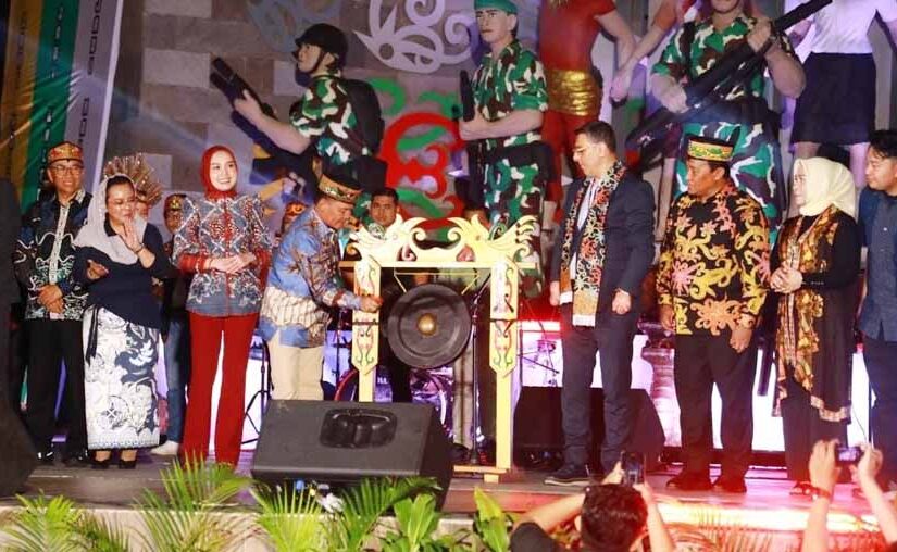 Gubernur Kalteng Resmikan Car Free Night Huma Betang Night Bentuk Komitmen Pemprov Dukung UMKM dan Budaya Lokal
