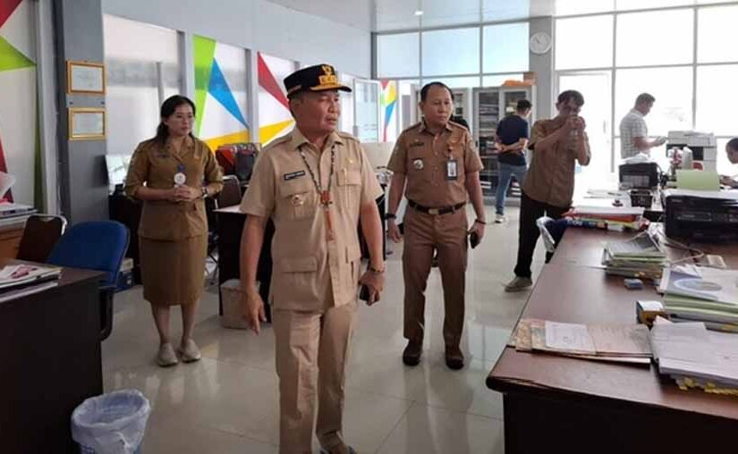 Pastikan Pelayanan Publik Berjalan Optimal, Gubernur Agustiar Sabran Sidak DPMPTSP Kalteng