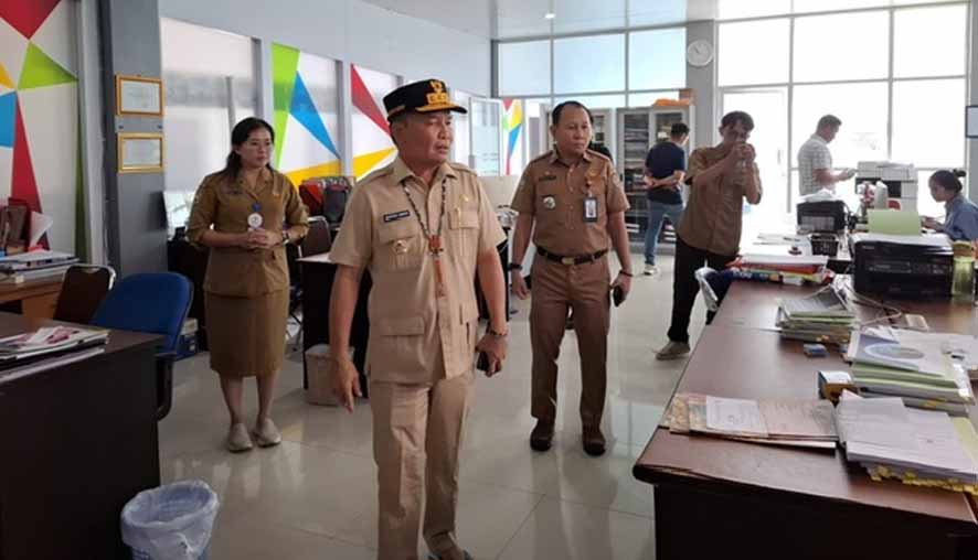 Pastikan Pelayanan Publik Berjalan Optimal, Gubernur Agustiar Sabran Sidak DPMPTSP Kalteng