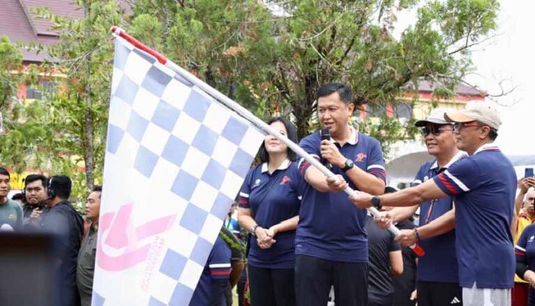 Di tengah padatnya agenda, Gubernur Sempatkan Hadiri Jalan Santai Peringatan Hari Bhayangkara ke-79