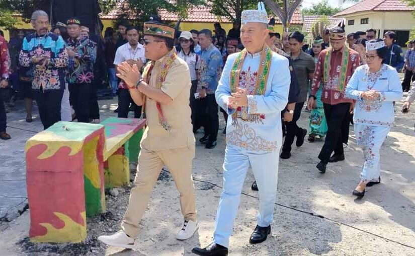 Komitmen Terhadap Sektor Pendidikan dan Ekonomi Masyarakat, Gubernur Kunjungi Gunung Mas Serap Aspirasi dan Gratiskan Sembako