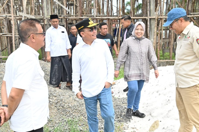 Gubernur Kalteng Tinjau Sapras TPA dan Objek Wisata di Desa Kumpai Batu Atas