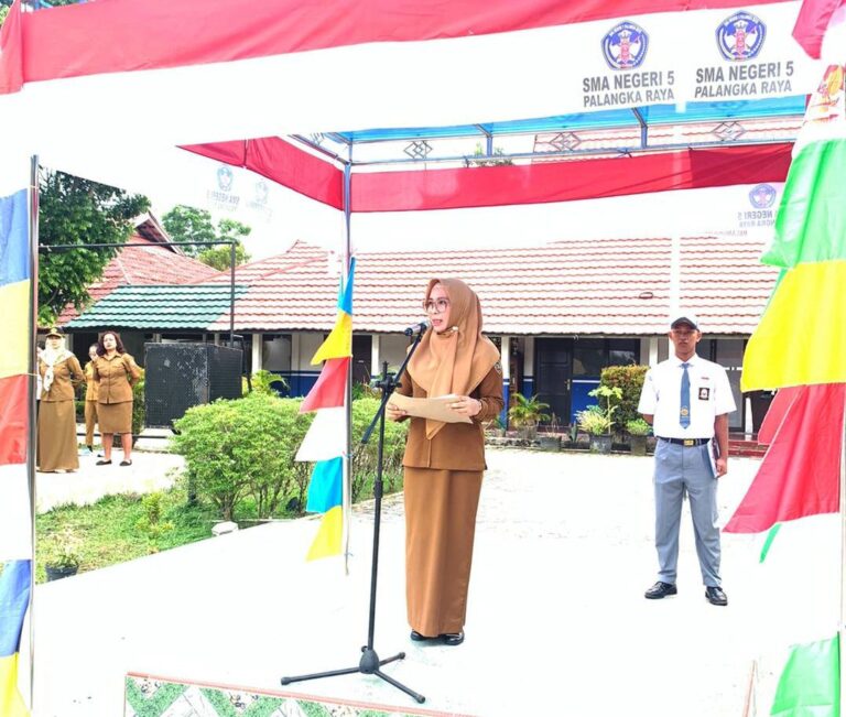 Tingkatkan Jumlah Pengunjung Perpustakaan Daerah, Kadispursip Kalteng Jemput Bola ke SMAN 5 Palangka Raya