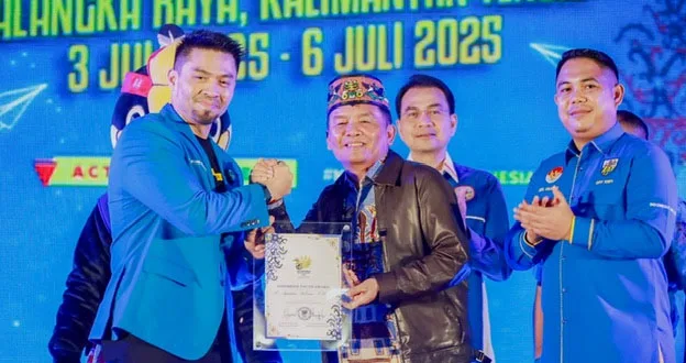 Gubernur Agustiar Sabran Terima Penghargaan dari KNPI Sebagai Pemimpin Pembangunan Ketahanan Pangan Daerah